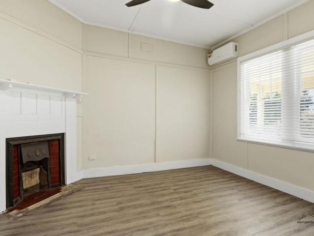 Charming 2 bedroom home with spacious backyard