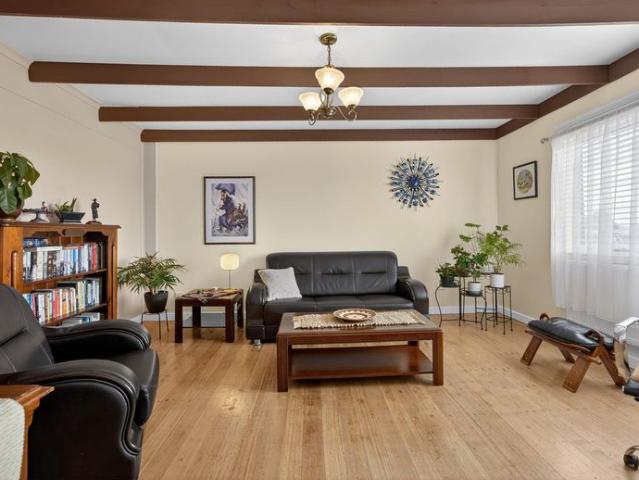 Charming 2 Bedroom Home in the Heart of Beaconsfield