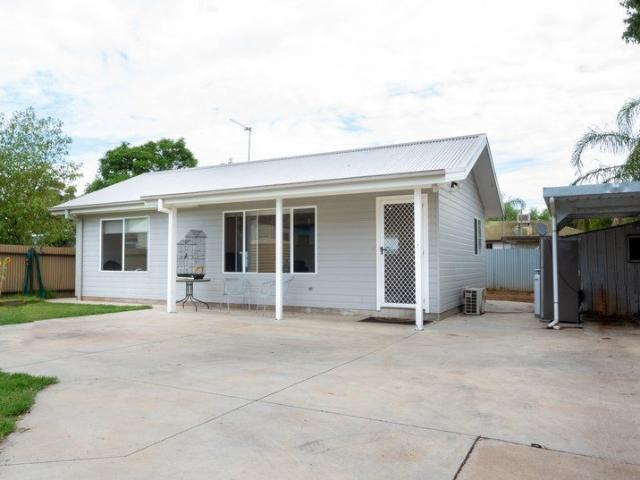 Charming 2 Bedroom Home in the Heart of Griffith