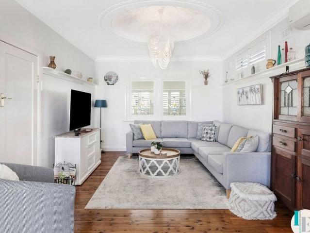 Charming 2 Bedroom Home in the Heart of Shellharbour Village