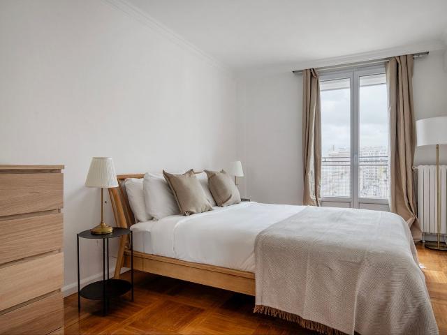 Charming 2 Bedroom Home in the Heart of Paris, Paris Amsterdam Apartments for Rent