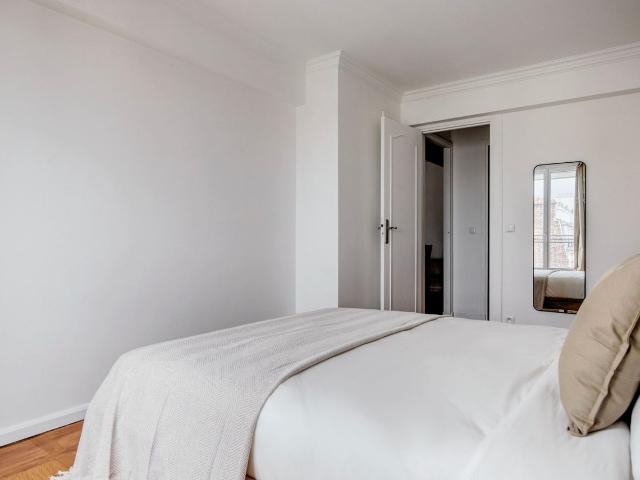 Charming 2 Bedroom Home in the Heart of Paris, Paris Amsterdam Apartments for Rent