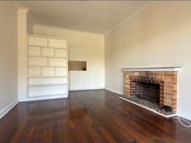 Charming 2 Bedroom Home in a Quiet Crawley Complex