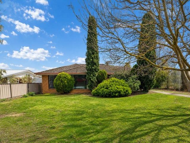 Charming 2 Bedroom Home in an Idyllic Location