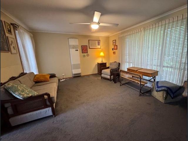 Charming 2 Bedroom Home in an Idyllic Location