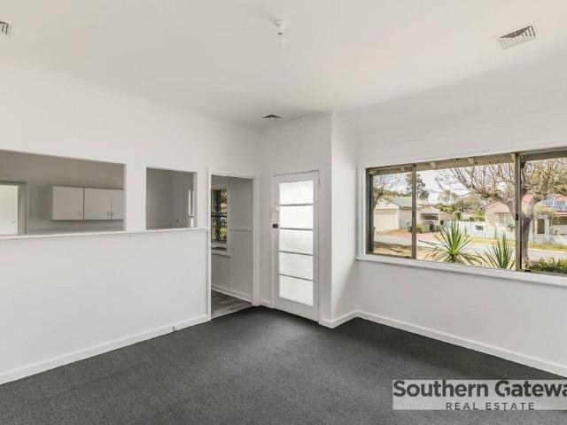 CHARMING 2 BEDROOM HOME IN CALISTA