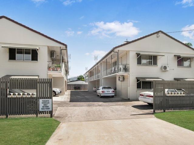 Charming 2 Bedroom Home in Hyde Park