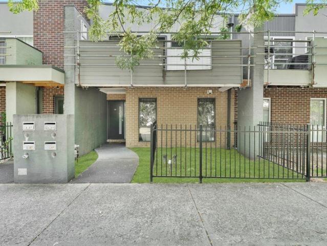 Charming 2 Bedroom Home in Prime Dandenong Location!