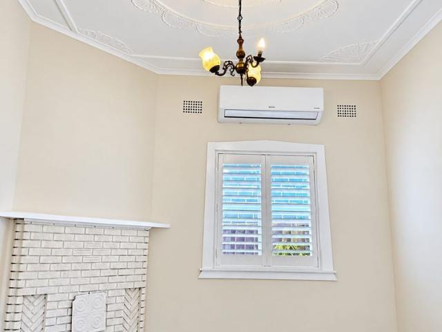 Charming 2 Bedroom Home in Prime Location