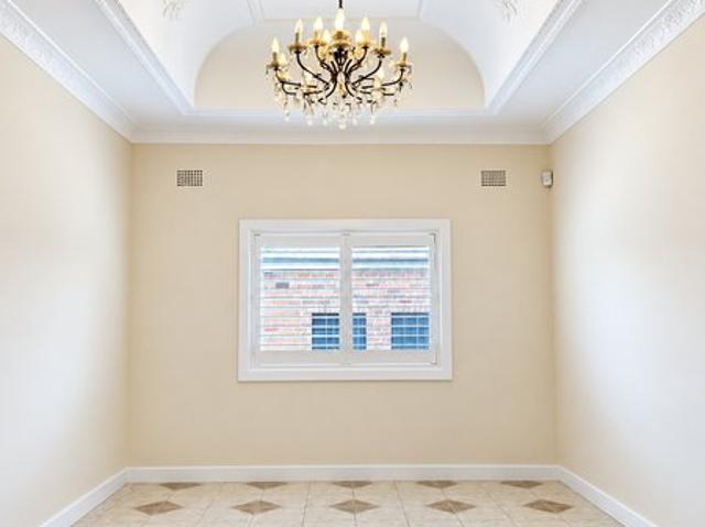 Charming 2 Bedroom Home in Prime Location