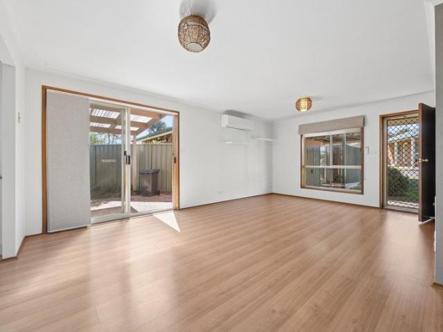 Charming 2 Bedroom Haven with Covered Pergola & Lawn!
