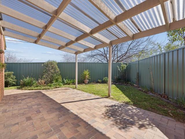 Charming 2 Bedroom Haven with Covered Pergola & Lawn!
