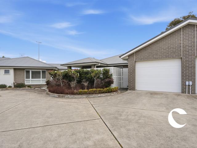Charming 2 bedroom in convenient area