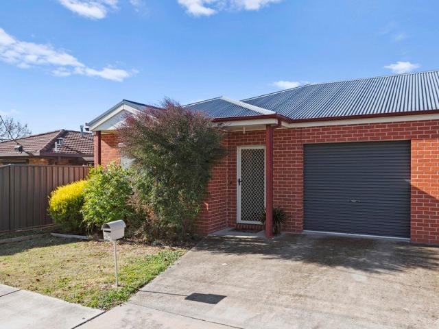 Charming 2 bedroom open plan home in great location