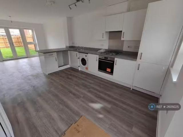 Nice 2 bedroom semi detached house for rent in Rosewood Drive.