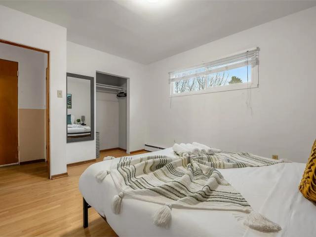 Charming 2 Bedroom Suite in SW Calgary, Furnished or Unfurnished,Prime Location!