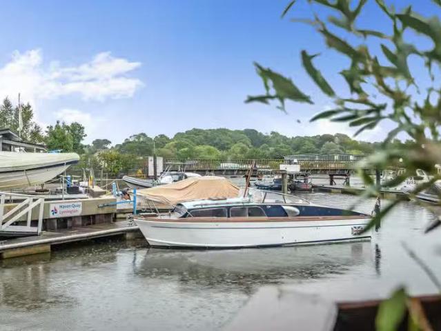 Unique 2 bedroom property to let in Fishermans Quay, Mill Lane.