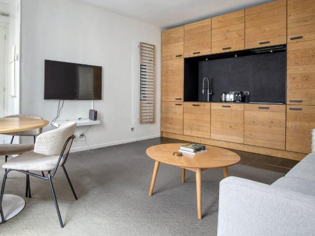 Charming 2 Bedroom Retreat in Vibrant Paris, Paris Amsterdam Apartments for Rent