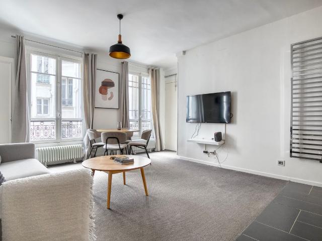 Charming 2 Bedroom Retreat in Vibrant Paris, Paris Amsterdam Apartments for Rent