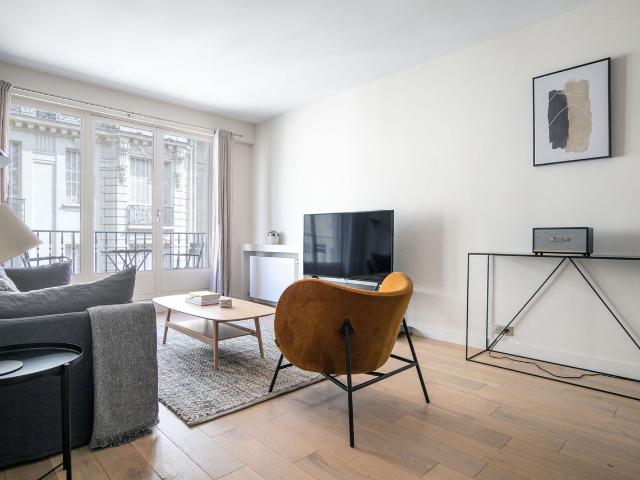 Charming 2 Bedroom Retreat in Central Paris, Paris Amsterdam Apartments for Rent