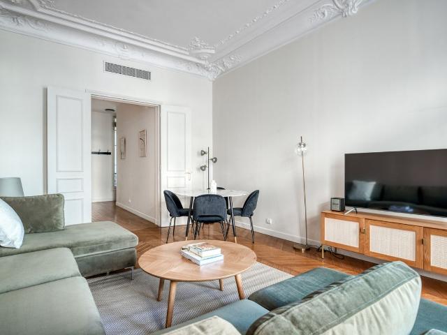 Charming 2 Bedroom Retreat in Paris, Paris Amsterdam Apartments for Rent