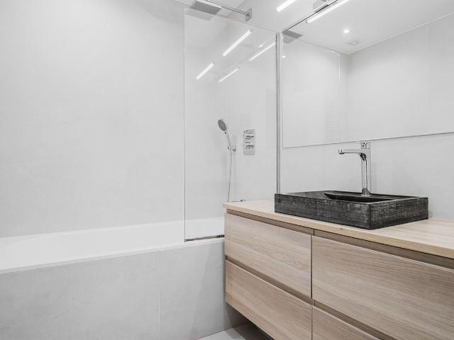 Charming 2 Bedroom Retreat in Porte Dauphine, Paris Amsterdam Apartments for Rent