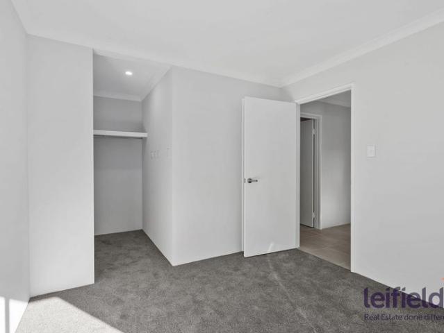 Charming 2 Bedroom Rental Duplex in Ravenswood Your Ideal Home Awaits!