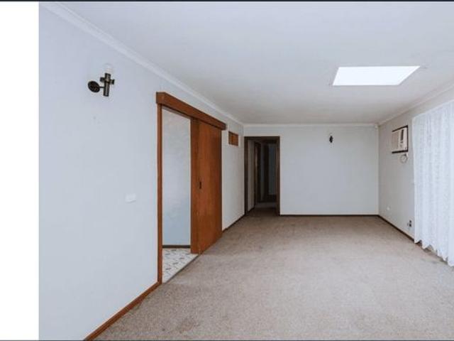 Charming 2 Bedroom Rental Home in Prime Location