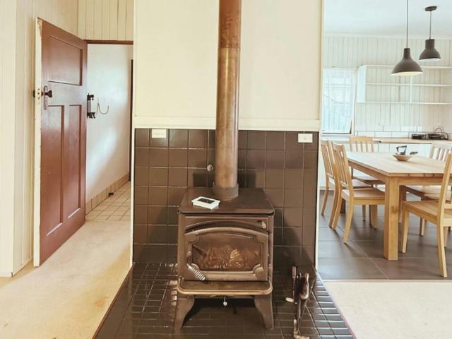 Charming 2 Bedroom Weatherboard Cottage in the Heart of Holbrook