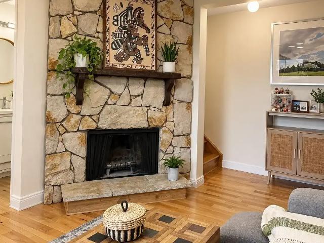 Charming 2 Bedroom Townhouse in Braeside with Fenced Yard! — 2 Bedrooms Townhouse