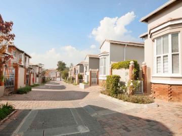 House to rent in Bryanston - Powder room