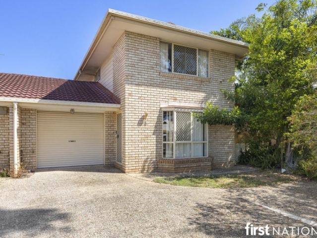 CHARMING 2 BEDROOM TOWNHOUSE IN THE HEART OF CLEVELAND