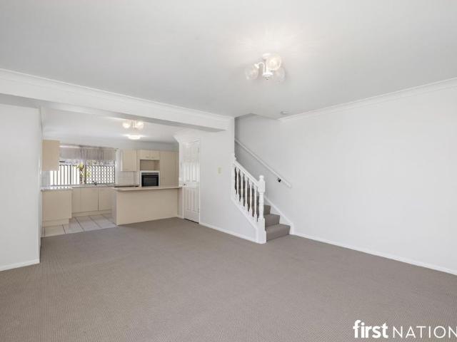 CHARMING 2 BEDROOM TOWNHOUSE IN THE HEART OF CLEVELAND