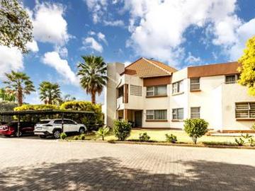 charming 2 bedroom townhouse with a garden