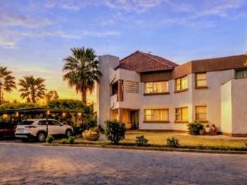 charming 2 bedroom townhouse with a garden