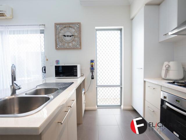 Charming 2 Bedroom Townhouse with Modern Comforts!