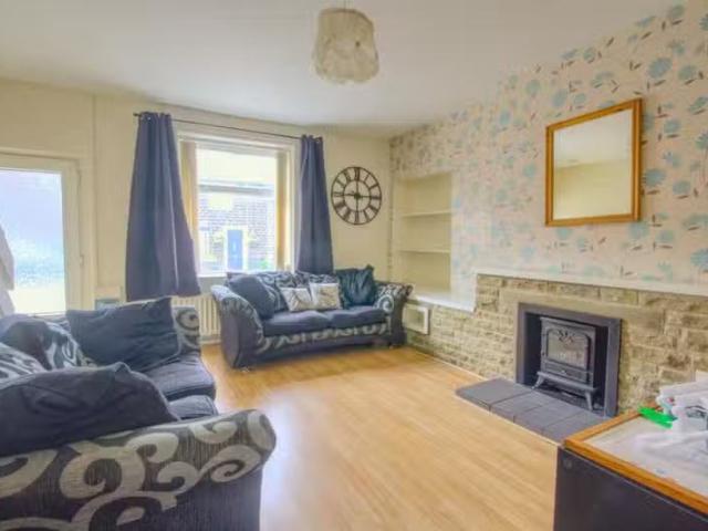 Just in! 2 bedroom terraced house for rent in Keighley Road, C.