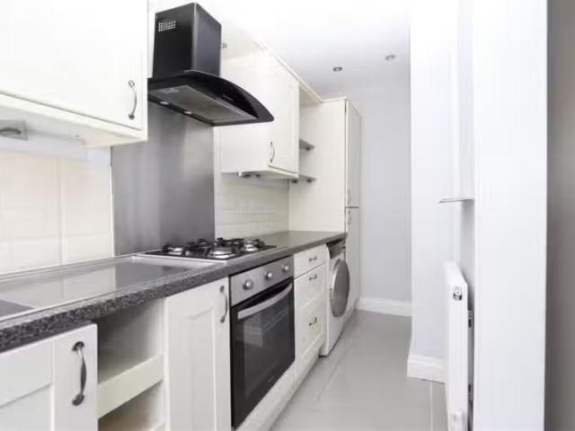 Charming 2 bedroom terraced house for rent in Sykes Street, Cl.