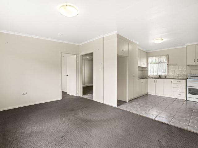 Charming 2 Bedroom unit