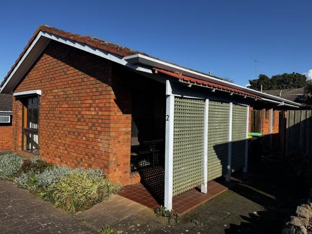 CHARMING 2 BEDROOM UNIT