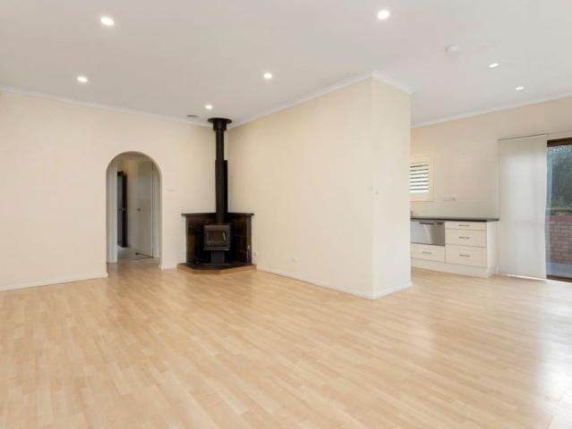 Charming 2 Bedroom Unit with Private Courtyard