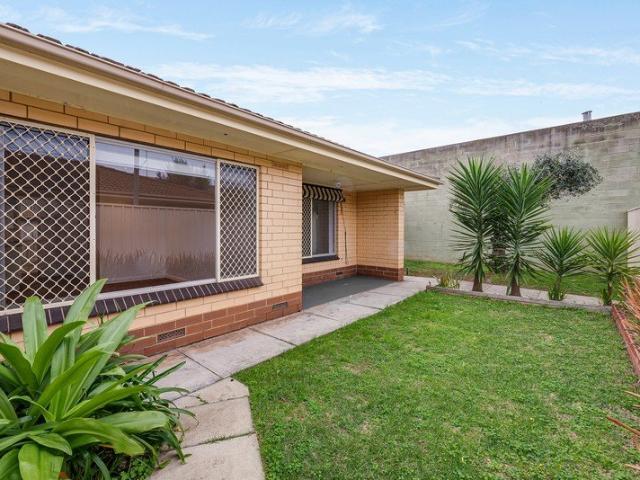Charming 2 Bedroom Unit with Private Backyard in Beverley