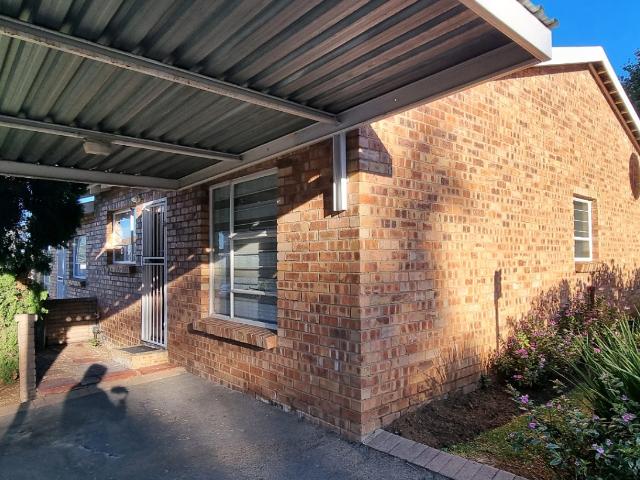 Charming 2 Bedroom Unit with Sunset Views and Extra Amenities* Discover the perfect blend of comfort and convenience in this delightful 2 bedroom, 1 bathroom unit, ideal for modern living. Located in a peaceful neighborhood, this property offers a hos