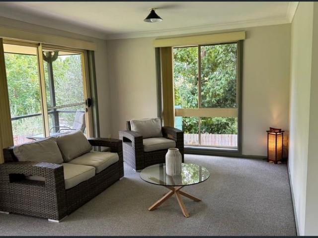 Charming 2 Bedroom Unit in a Prestigious South Hill Location with Lawn Maintenance and Water Included! Welcome to 2/3 Kilkenny Close, Armidale!
