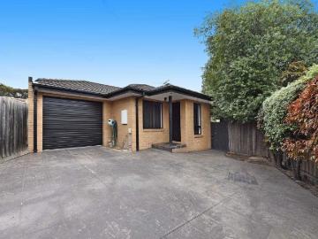Charming 2 Bedroom Unit in a Quiet Location!