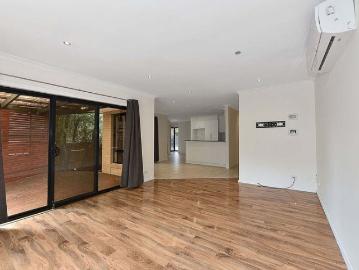 Charming 2 Bedroom Unit in a Quiet Location!