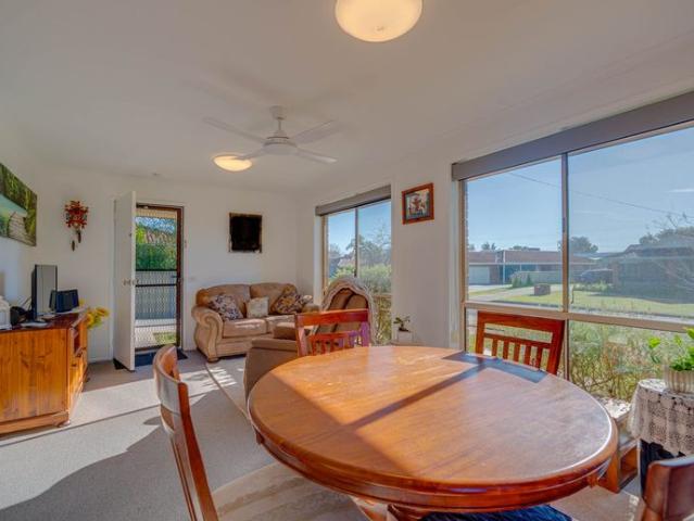 Charming 2 Bedroom Unit in Block of Two