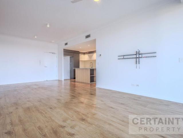 Charming 2 Bedroom Unit in Carrara Perfect for Singles or Couples!
