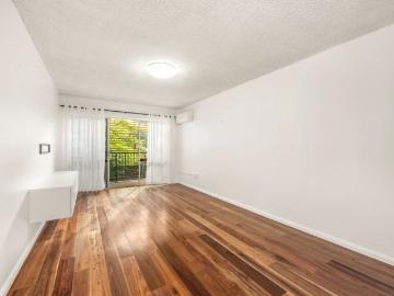 Charming 2 Bedroom Unit in Central Annerley Location!