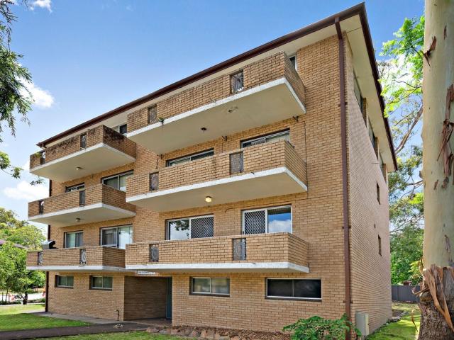 Charming 2 Bedroom Unit in Leafy Surrounds Close to All Amenities